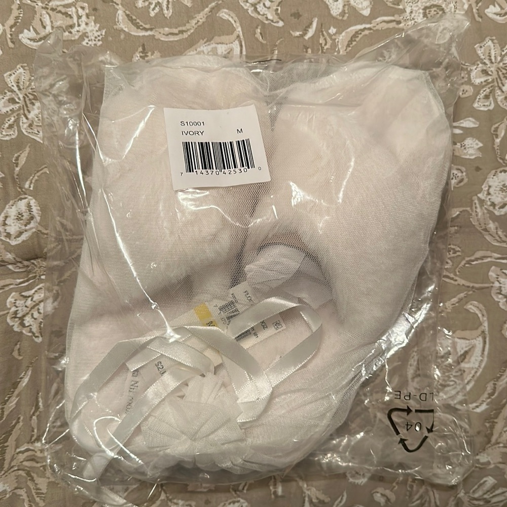 Medium white slippers